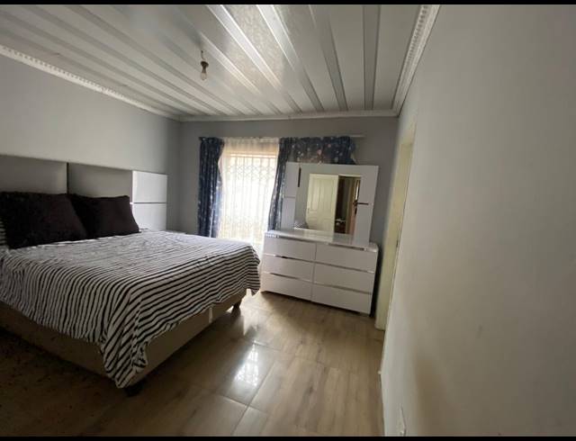 3 BEDROOM HOUSE FOR SALE IN STRETFORD
